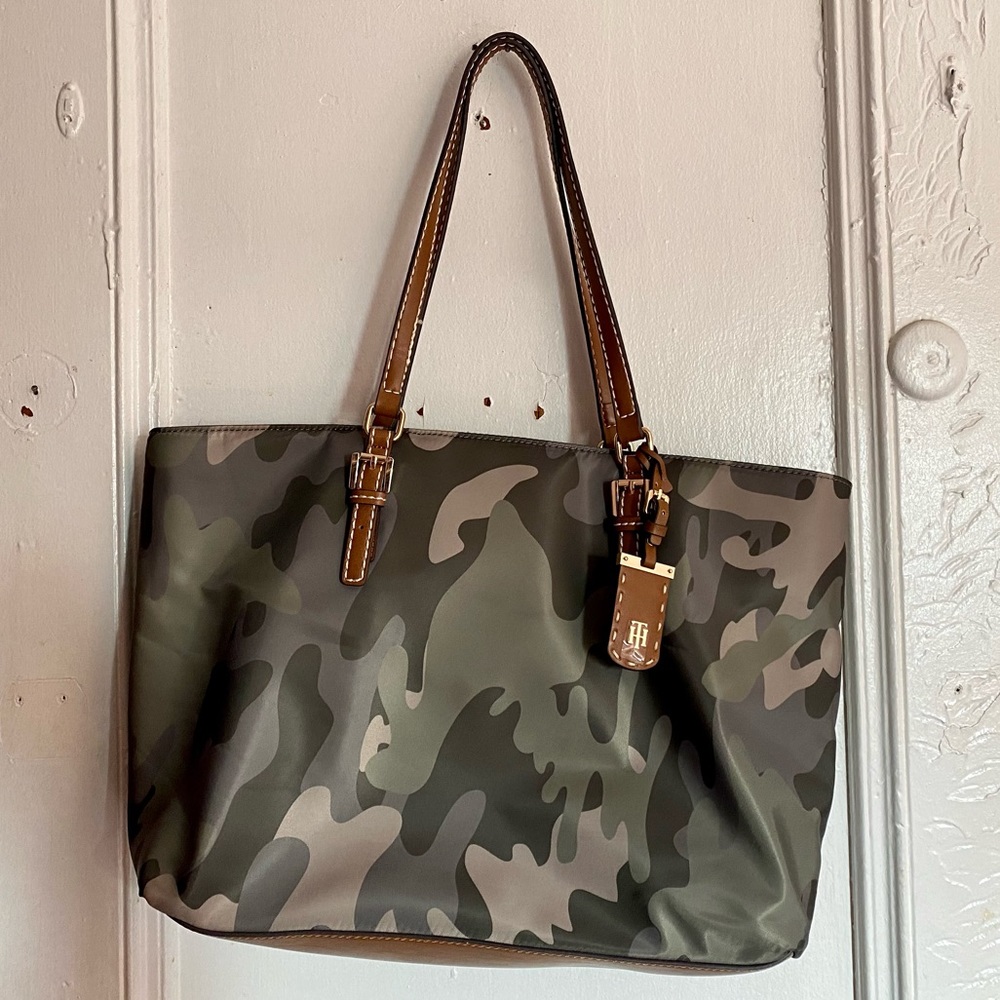 Tommy Hilfiger - Julia Camo Zippered Tote